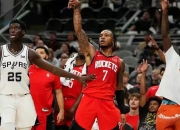 开云平台-马刺翻盘76人，范弗利特点燃赛场