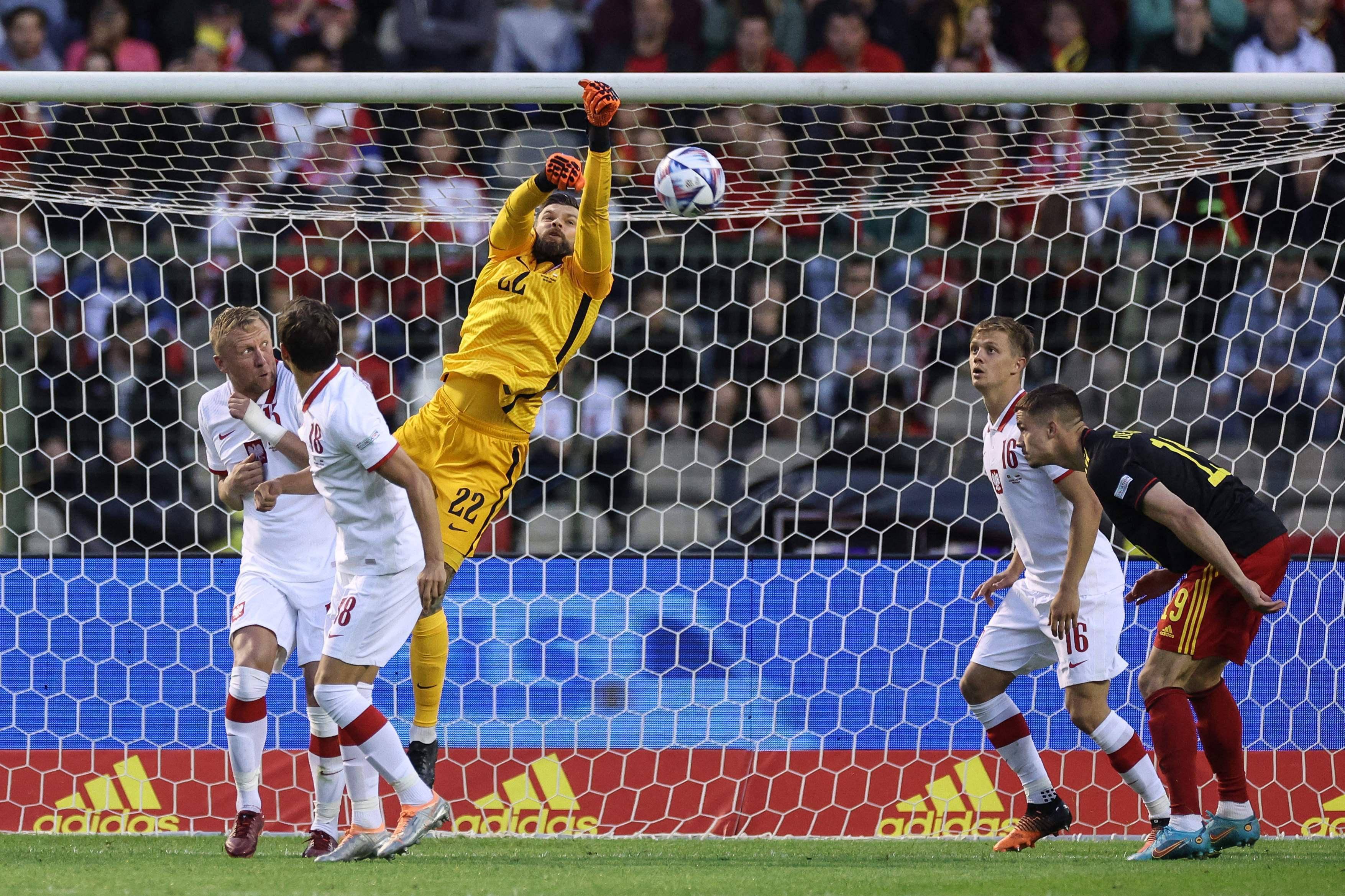 比利时乒乓球队碾压波兰乒乓球队,奥恰洛夫统治全场的简单介绍 比利时乒乓球队碾压波兰乒乓球队,奥恰洛夫统治全场的简单介绍