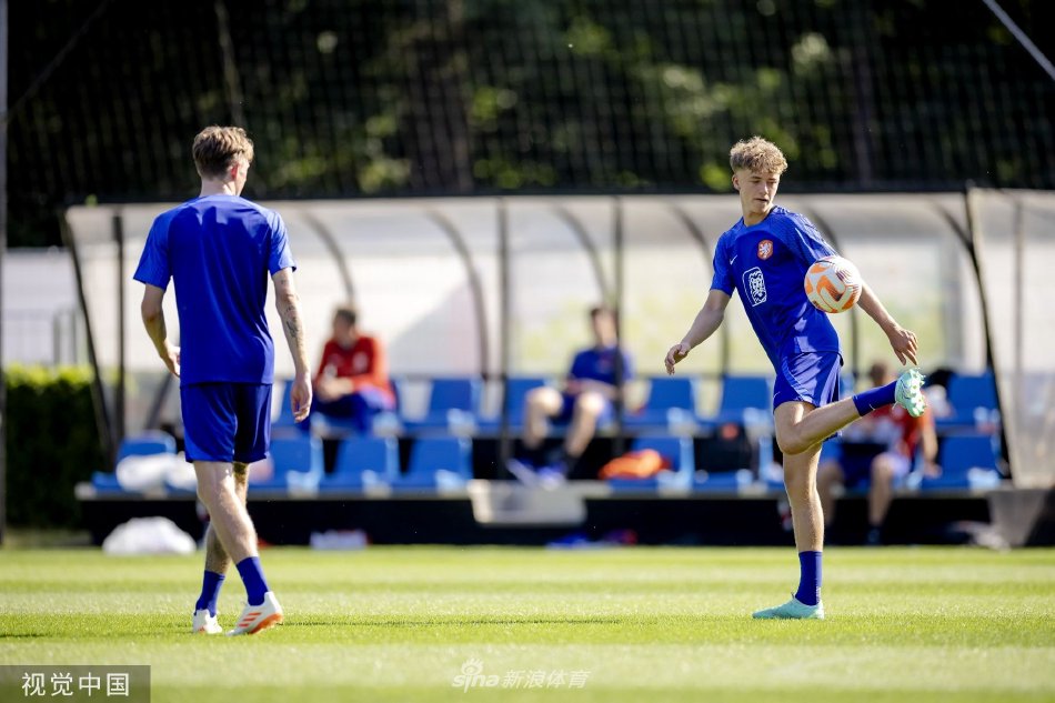 荷兰队遭遇意外失利，无缘欧国联半决赛