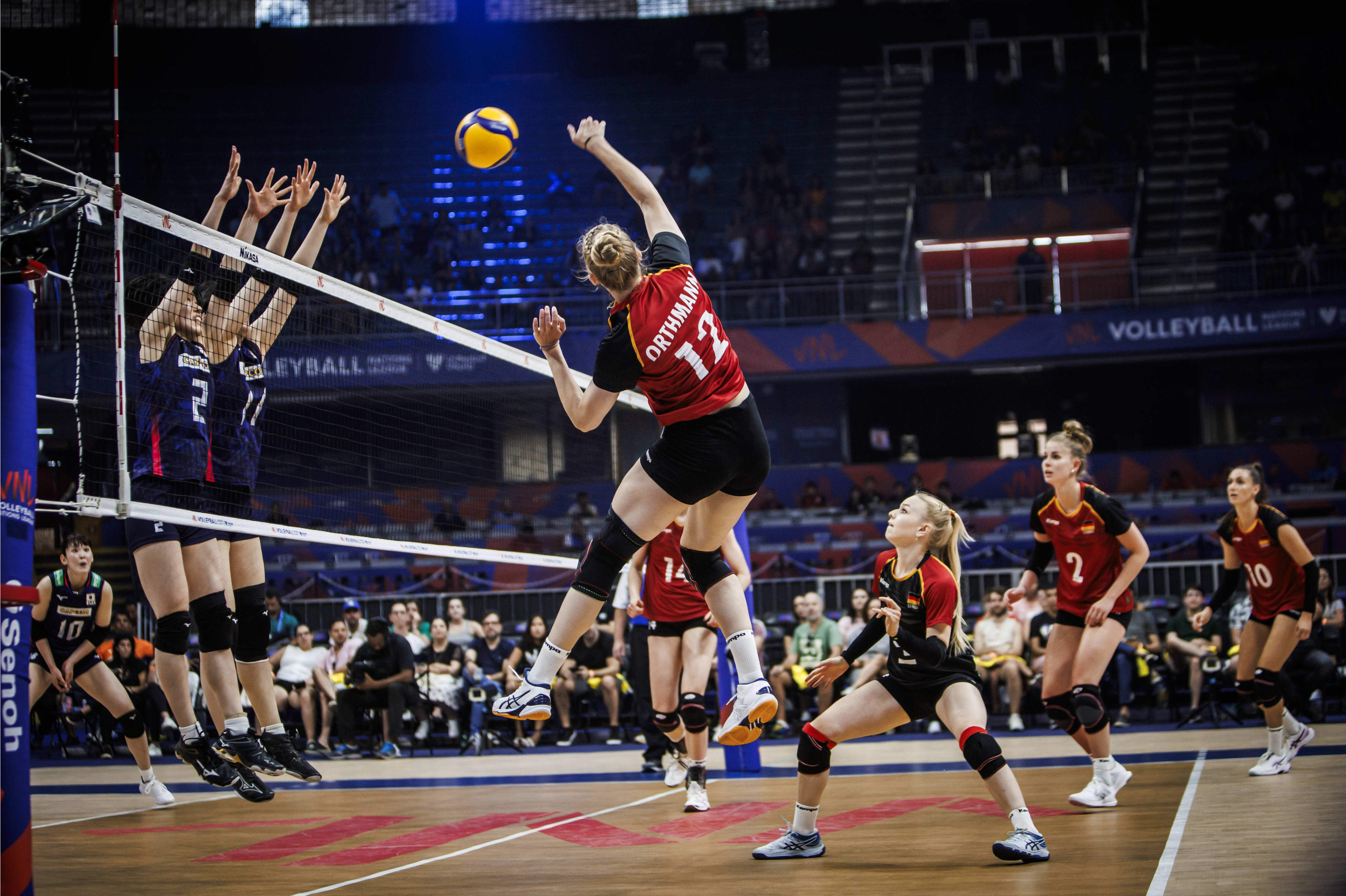 日本鏖战克罗地亚，乔瓦尼·雷纳惊艳世界的简单介绍