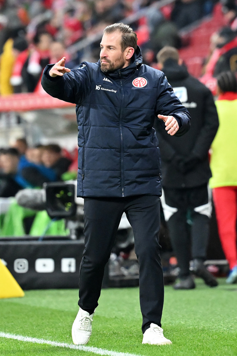 美因茨球员在比赛中受伤,需休养 美因茨球员在比赛中受伤,需休养