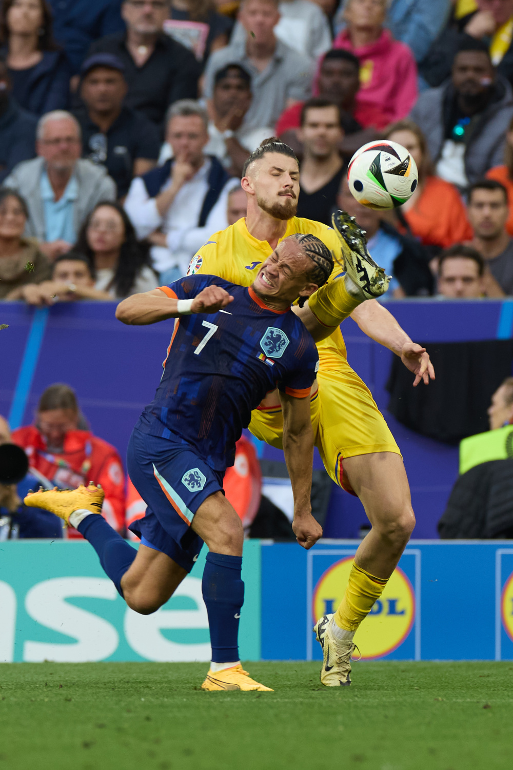 荷兰队力克对手,挺进欧洲杯八强赛 荷兰队力克对手,挺进欧洲杯八强赛