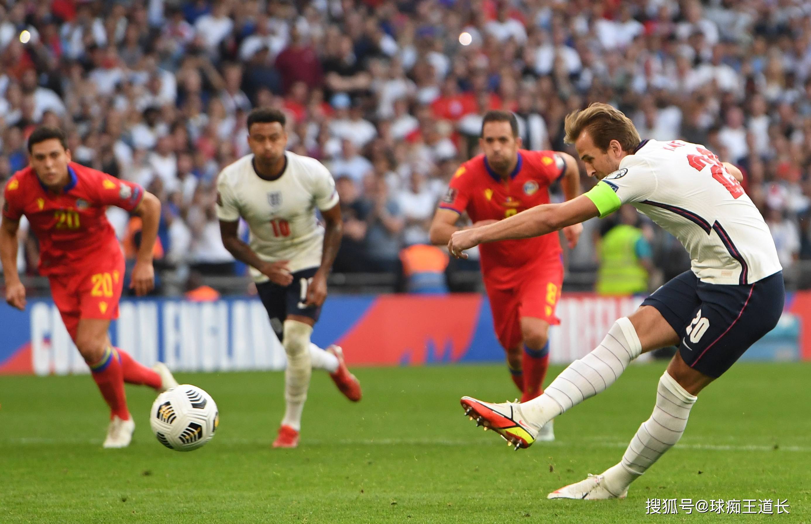 足球比赛波澜壮阔,球员表现令人瞩目的简单介绍 足球比赛波澜壮阔,球员表现令人瞩目的简单介绍