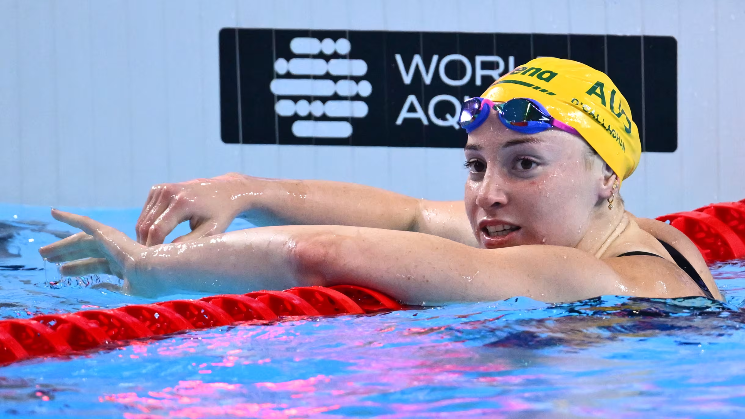 澳大利亚队获得游泳接力项目冠军