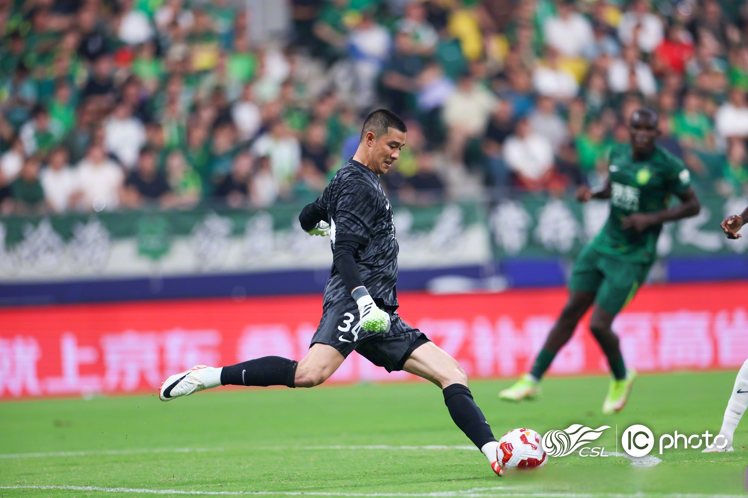 包含国安主场失利，被东亚反超逐渐失去积分榜领跑位置的词条