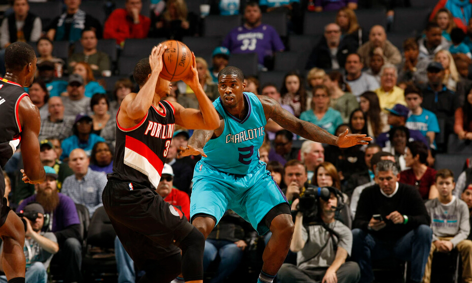 黄蜂队员们拼尽全力，成功战胜对手的简单介绍