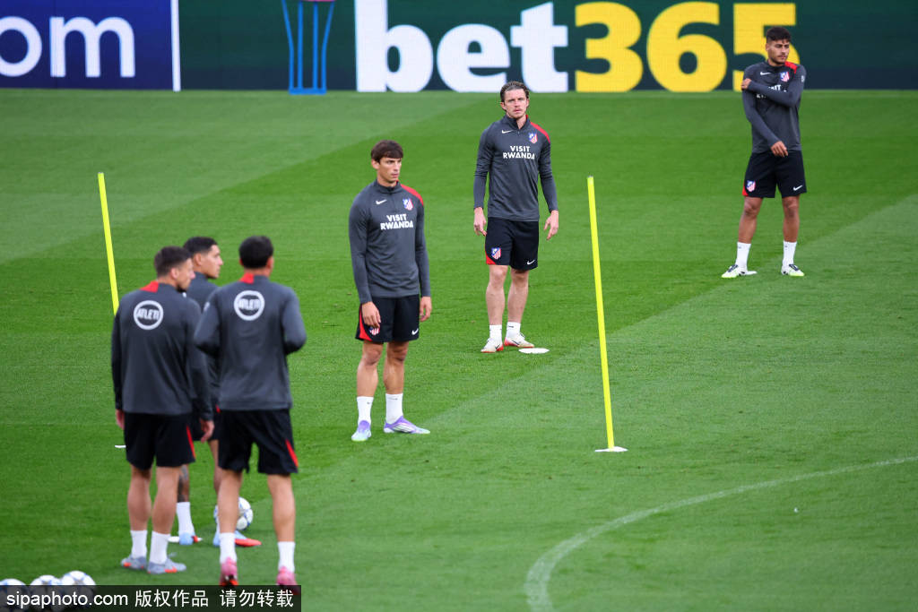 比赛中出现致命一击,球员展现出色表现 比赛中出现致命一击,球员展现出色表现