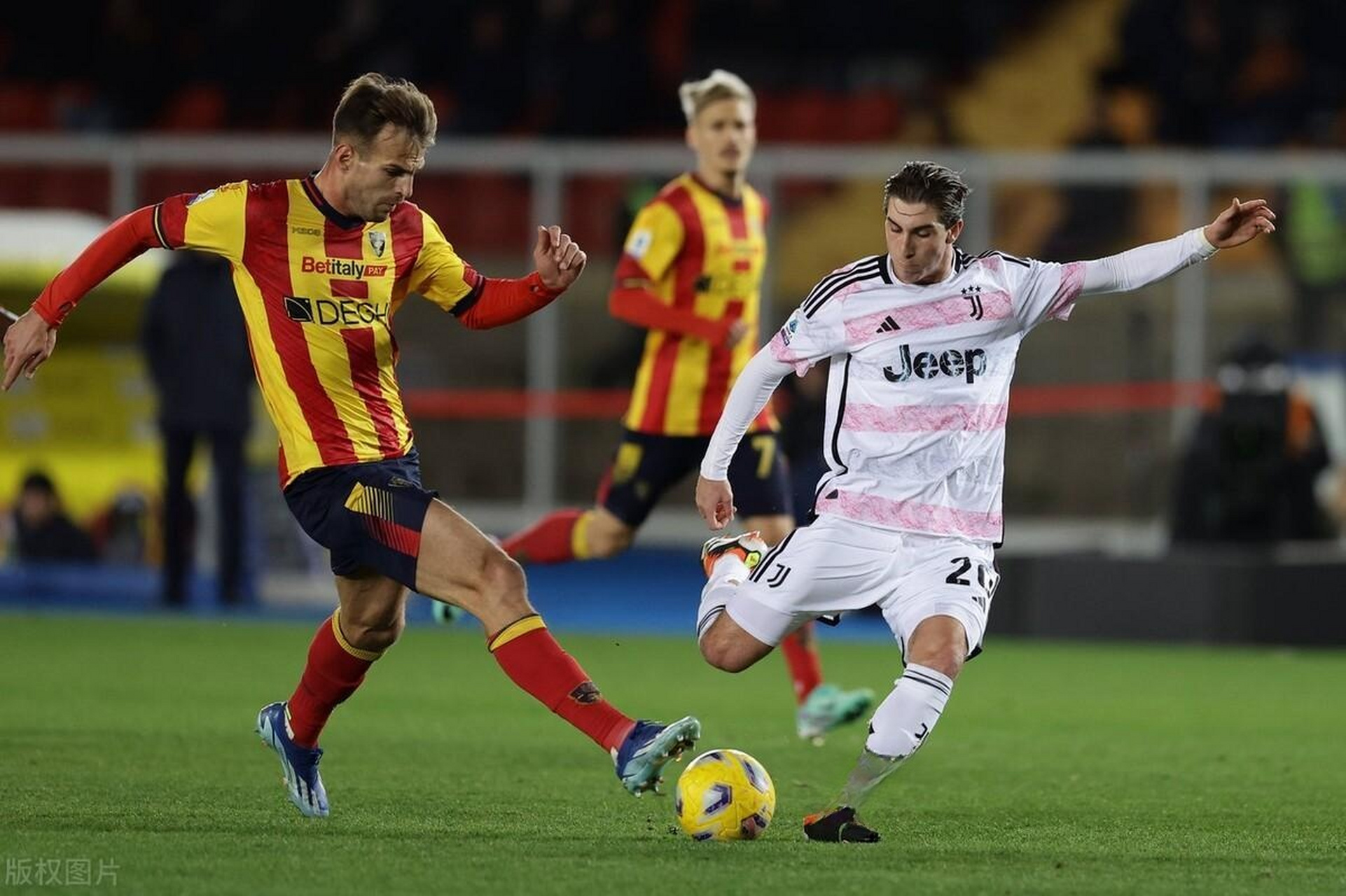 尤文图斯攻防俱佳,称霸联赛 尤文图斯攻防俱佳,称霸联赛