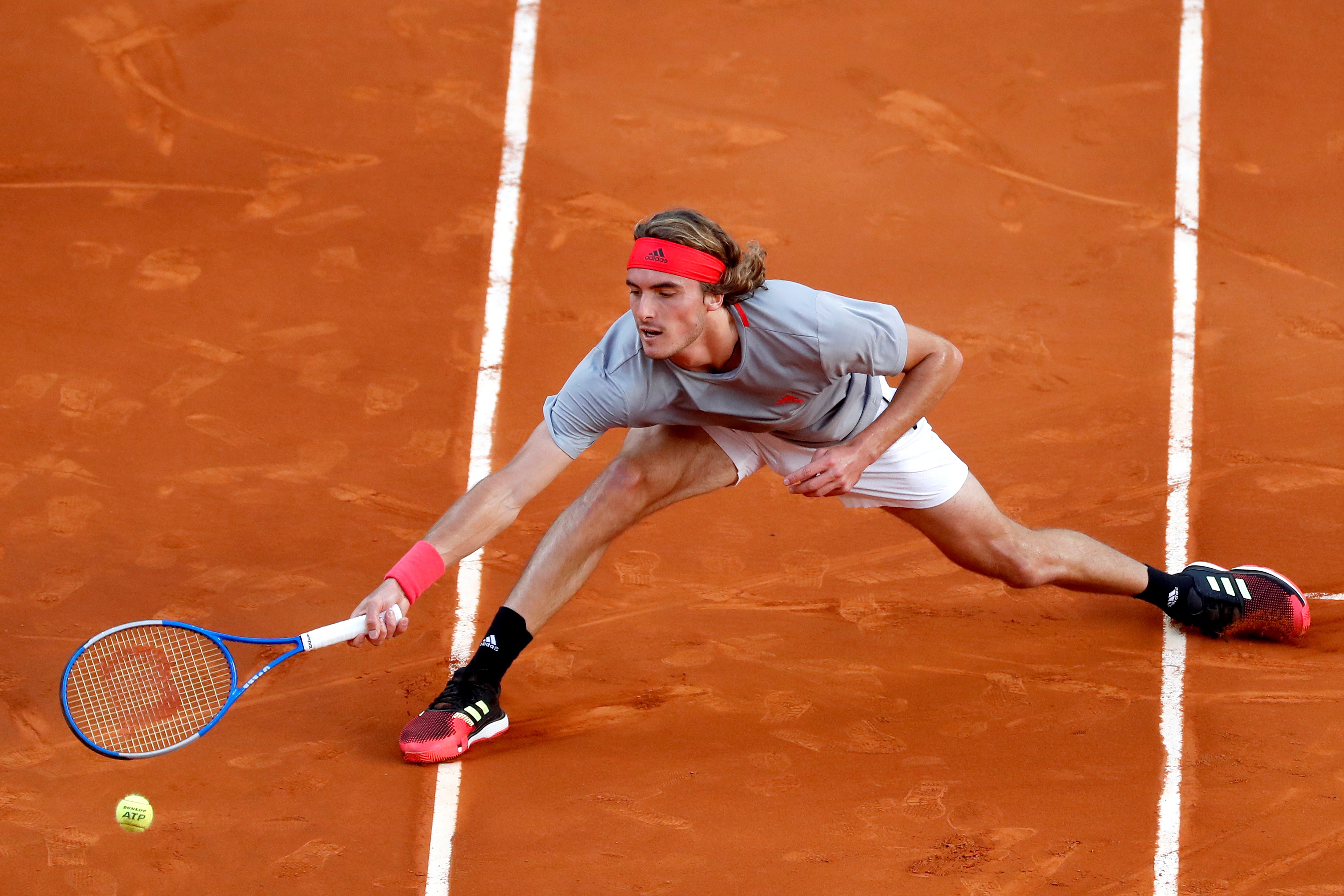 关于意大利网球队强势西班牙网球队，西西帕斯打破历史纪录的信息