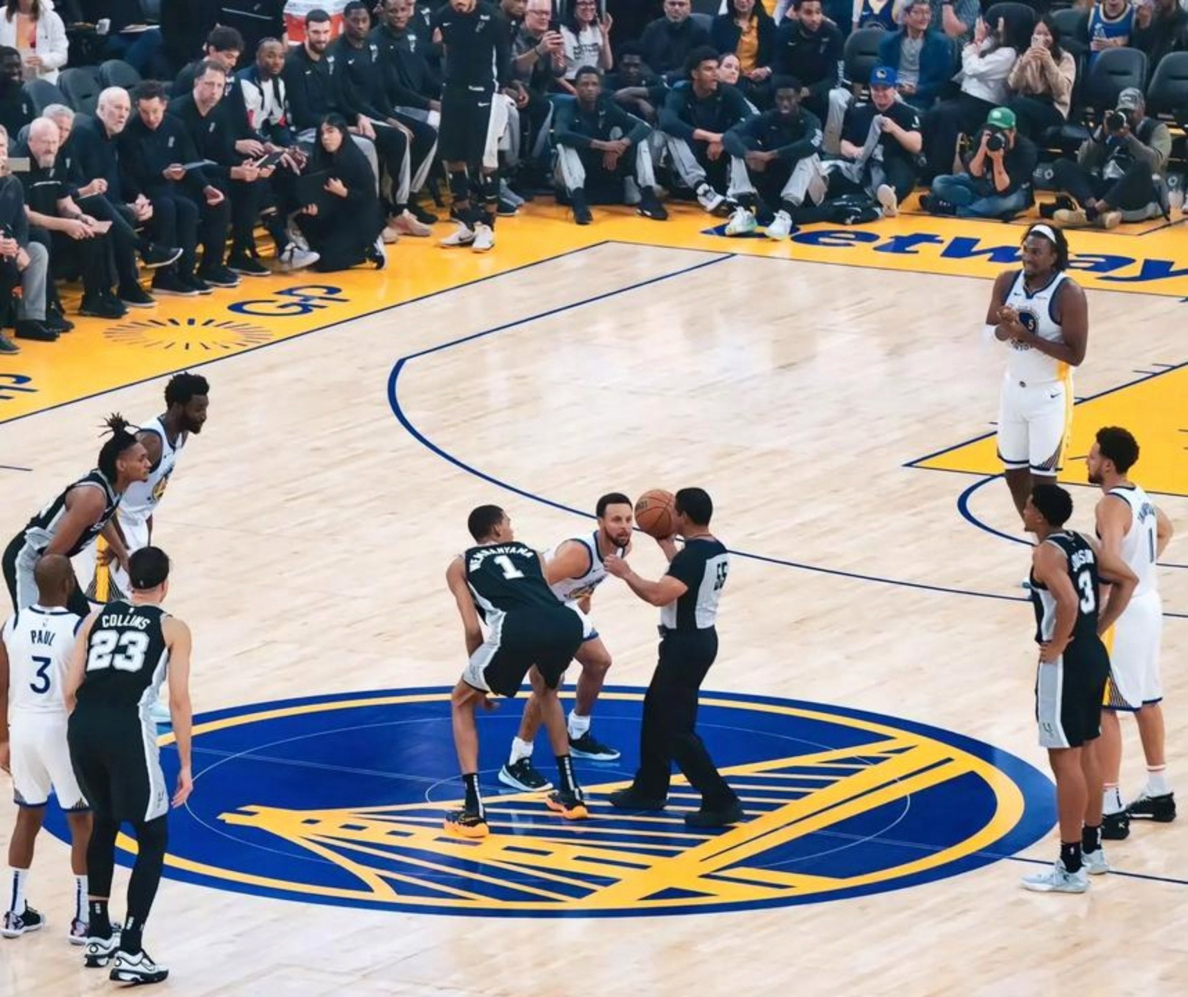 马刺翻盘雷霆,库里扛起全队 马刺翻盘雷霆,库里扛起全队