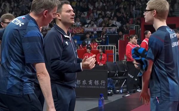 法国队鏖战奥地利队,王皓带队取胜 法国队鏖战奥地利队,王皓带队取胜