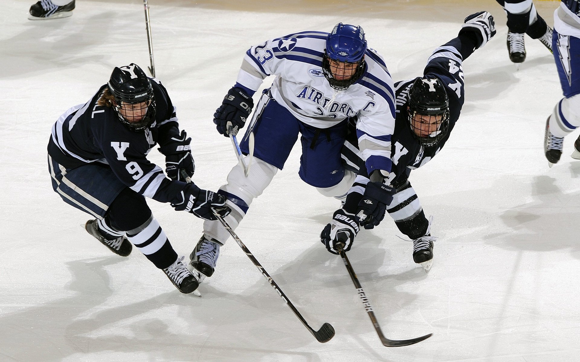 绿茵场上的唯一性，乌克兰的坚韧与德里赫特的统治力